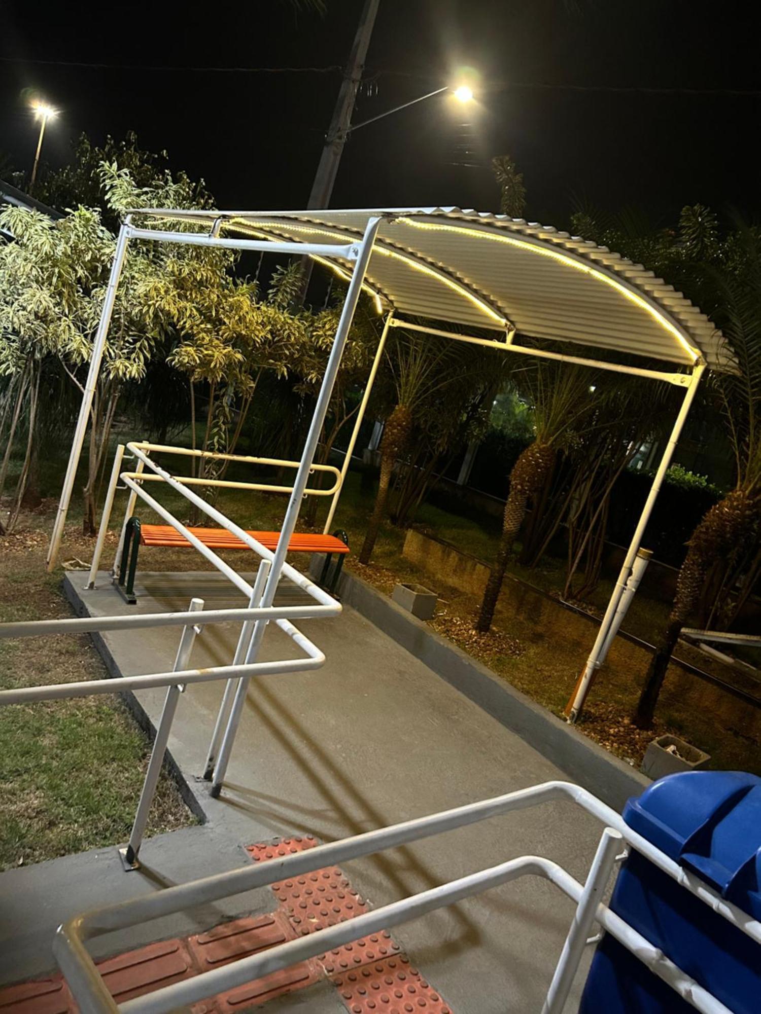 Ap Completo Vista Para Rua Arcond Wifi Piscina לונדרינה מראה חיצוני תמונה